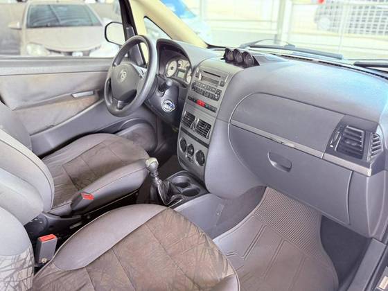 FIAT IDEA 1.8 MPI ADVENTURE 8V FLEX 4P MANUAL